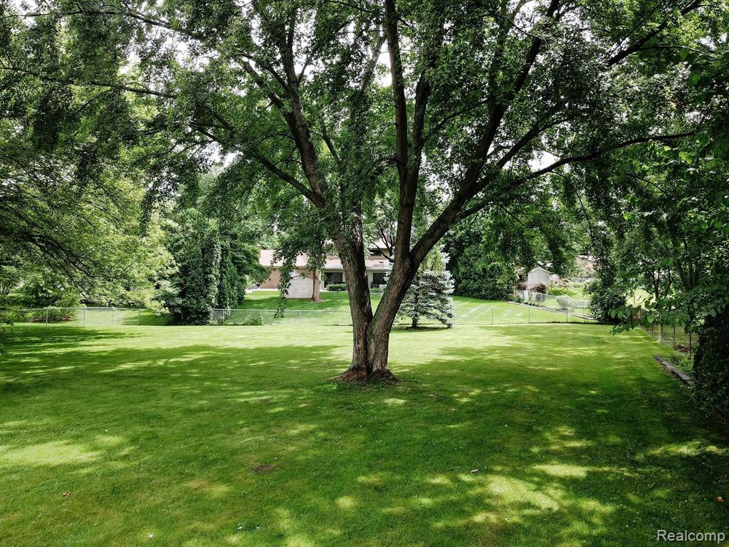 4654 Chapel Drive, Troy, MI 48085 — Photo 24