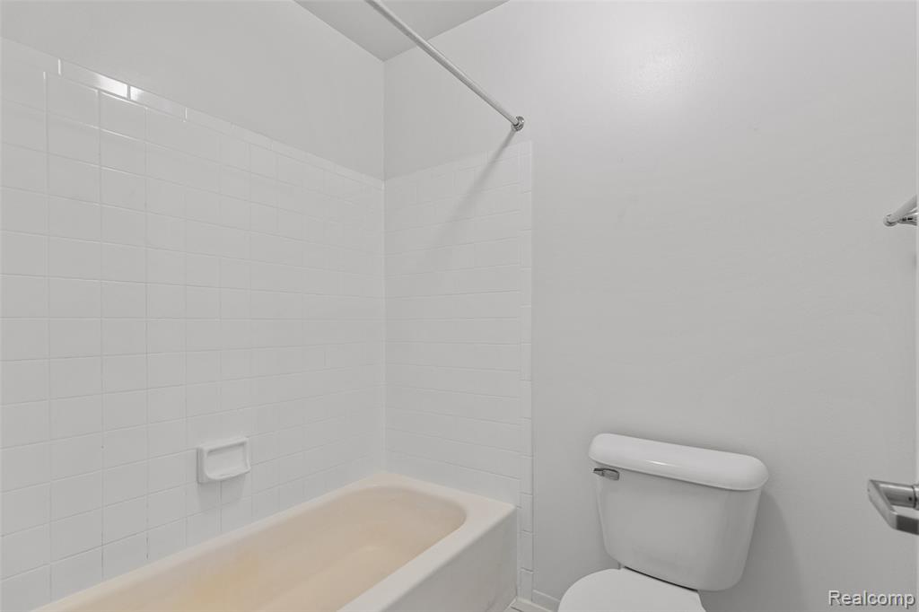 5611 DRAKE HOLLOW Drive W, West Bloomfield, MI — Photo 15
