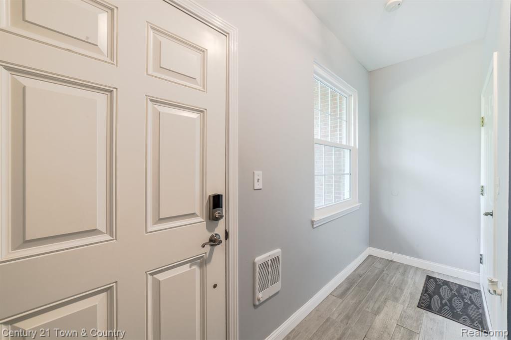 1032 SHIAWASSEE Circle, Howell, MI 48843 — Photo 10