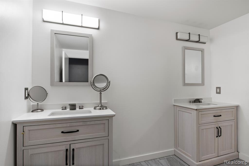 4578 PINE VILLAGE Drive, West Bloomfield, MI 48323 — Photo 37