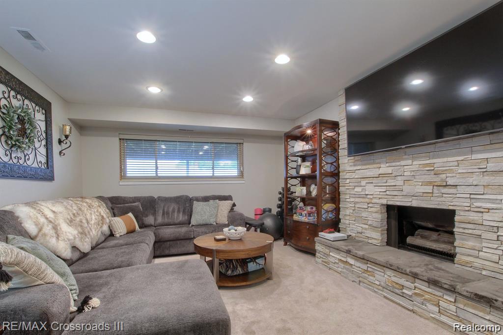 42464 SOMERSET Court, Canton, MI 48187 — Photo 10