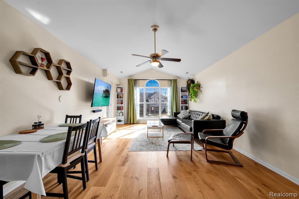28211 OAKMONTE Circle E, New Hudson, MI 48165 — Photo 15