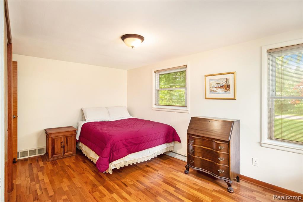 807 S OAK Street, Fenton, MI 48430 — Photo 14
