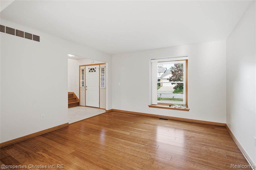 6474 Bedview Drive, Saline, MI 48176 — Photo 10
