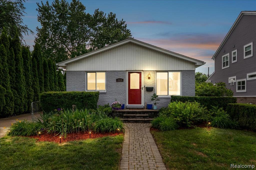 2519 Buckingham Avenue, Berkley, MI 48072 — Photo 2