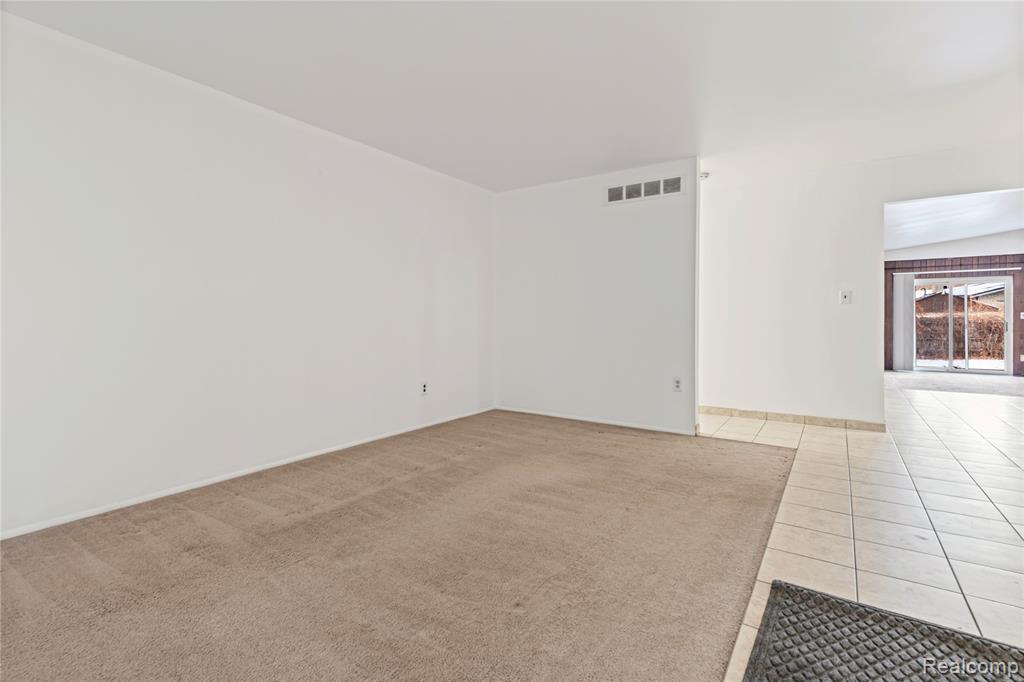 4681 Dickson Drive, Sterling Heights, MI 48310 — Photo 3