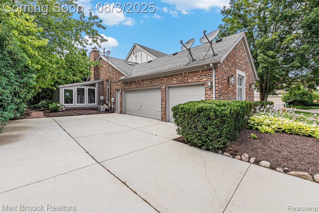 4705 Rivers Edge Drive, Troy, MI 48098 — Photo 47