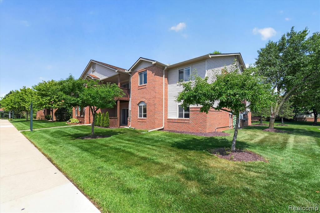 45720 Prairiegrass Court, Belleville, MI 48111 — Photo 2