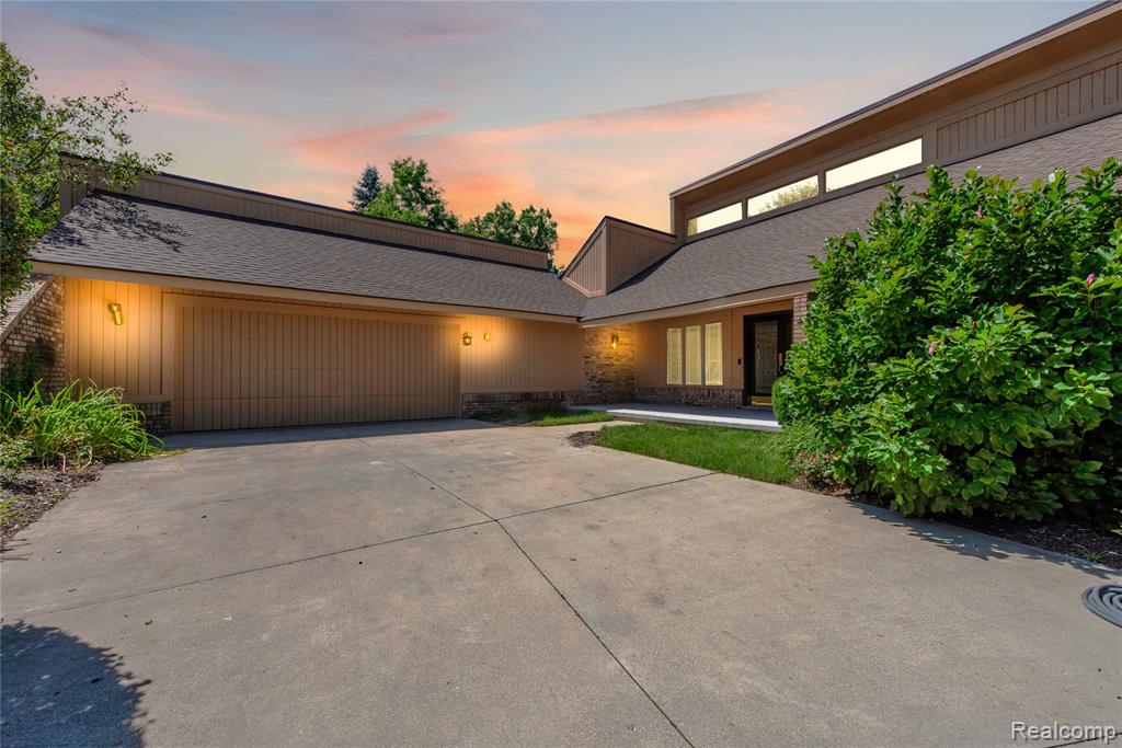 8285 Staghorn Trail, Clarkston, MI 48348 — Photo 3