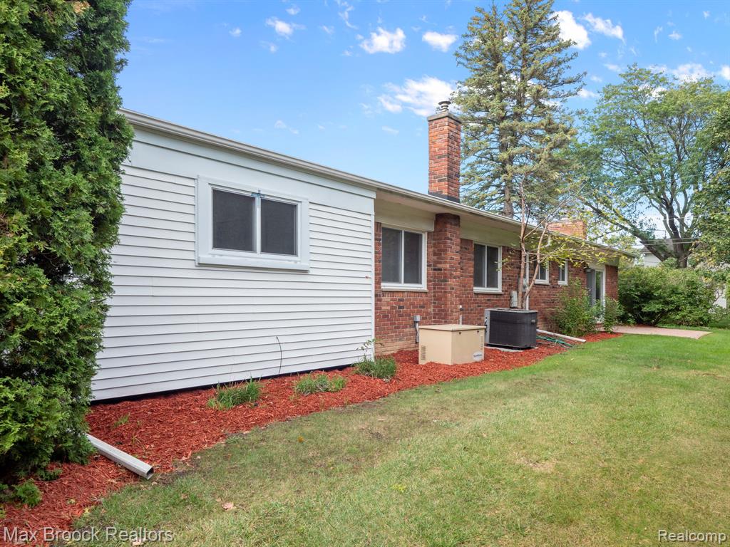 6769 Heather Heath, West Bloomfield, MI — Photo 36