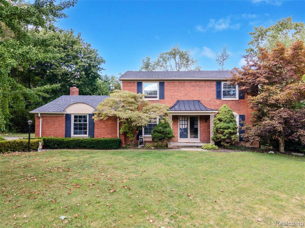 687 Foxhall Road, Bloomfield Hills, MI 48304 — front exterior