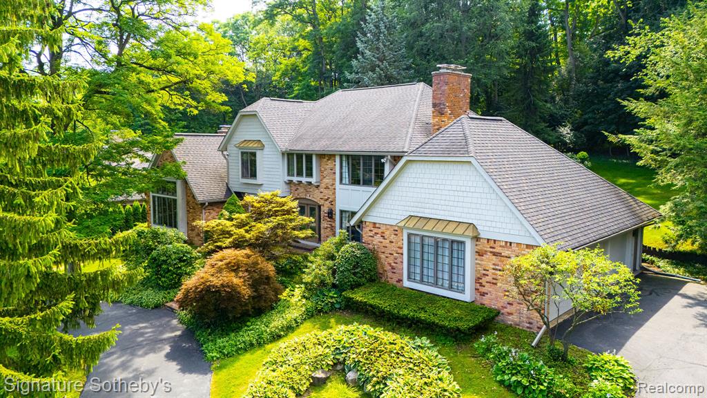 251 Woodwind Drive, Bloomfield Hills, MI 48304