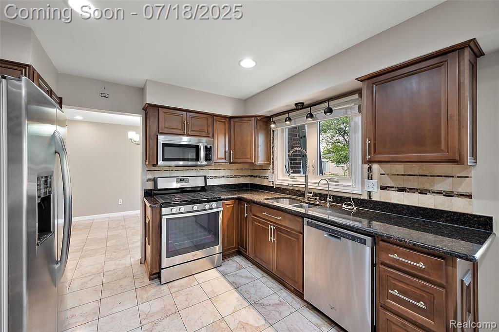 4152 Bloomfield Drive, Sterling Heights, MI 48310 — Photo 21