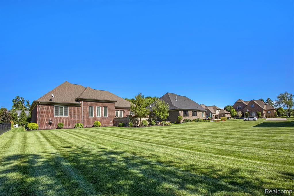 48913 Pinebrook Drive, Utica, MI 48315 — Photo 40