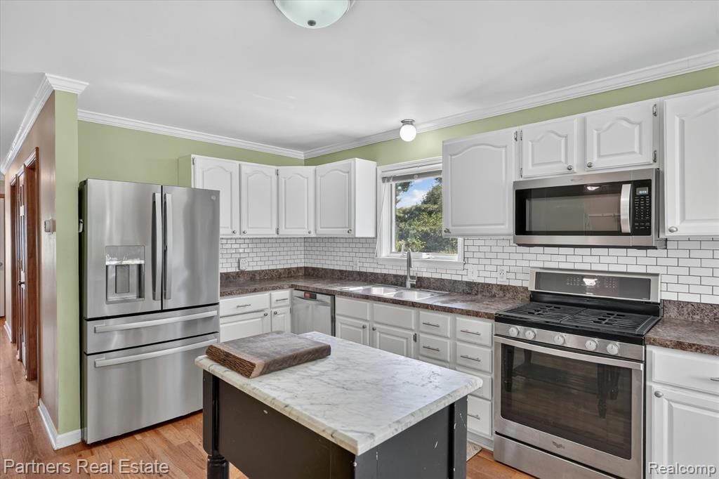 9145 Apple Orchard Drive, Fenton, MI 48430 — Photo 18