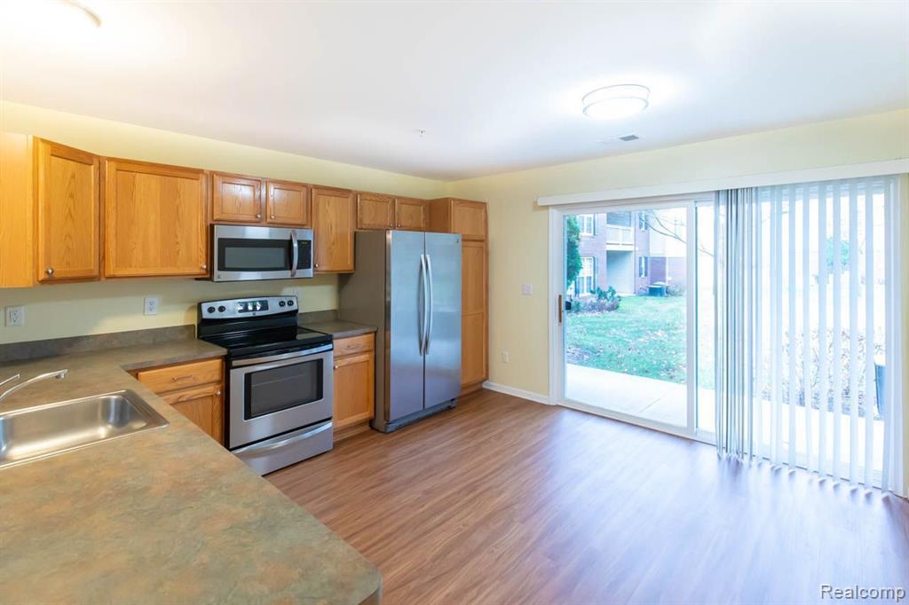 28460 CARLTON WAY Drive, Novi, MI 48377 — Photo 19