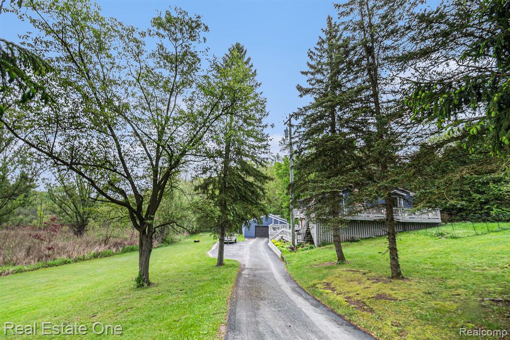 7529 BISHOP Road, Brighton, MI 48116 — Photo 26