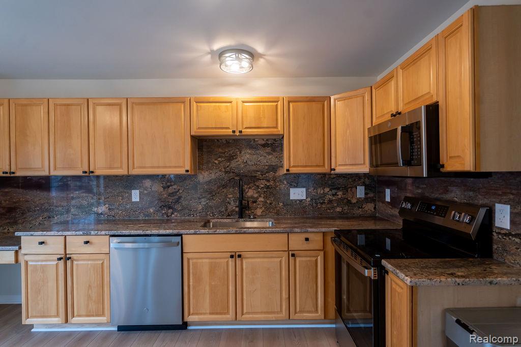 23869 McCort Drive, Flat Rock, MI 48134 — Photo 19