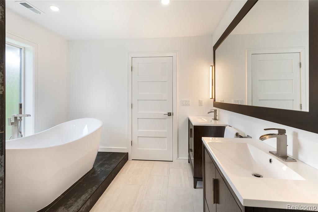 41416 Justin Drive Drive, Clinton Twp, MI 48038 — Photo 15
