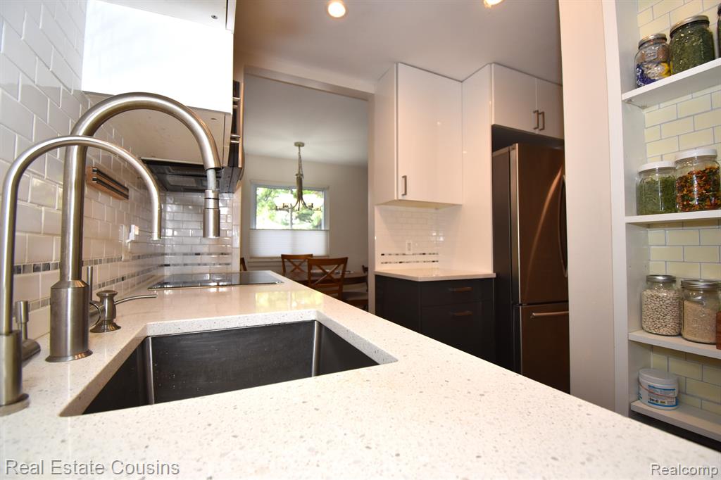 7230 BLUEWATER Drive, 130, Clarkston, MI 48348 — Photo 8