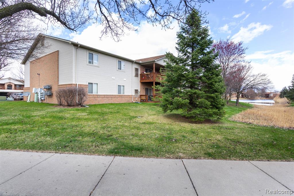 9747 Wildflower Court, Van Buren, MI 48111 — Photo 24
