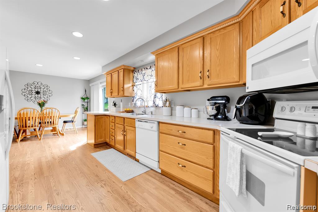 5280 Brantford Court, Grand Blanc, MI 48439 — Photo 14