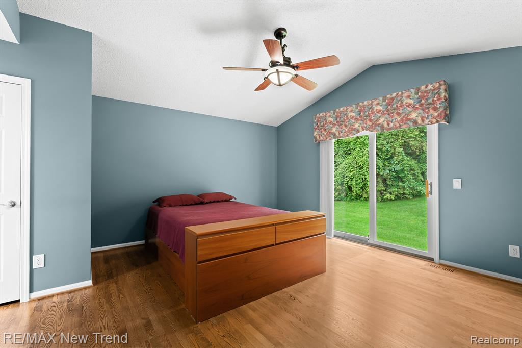 35163 KNOLLWOOD Lane, Farmington Hills, MI 48335 — Photo 22