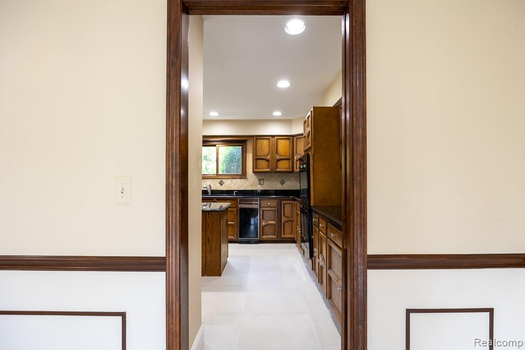 6275 Fairbrook Court, West Bloomfield, MI — Photo 11