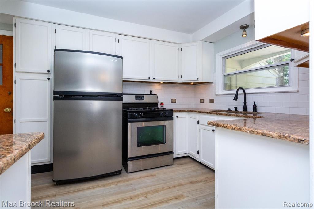 4120 Lotus Drive, Waterford, MI 48329 — Photo 11