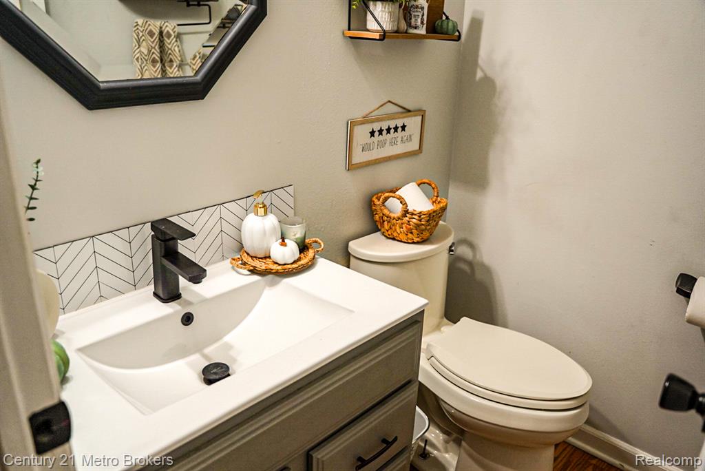 5521 N Belsay Road, Flint, MI 48506 — Photo 16