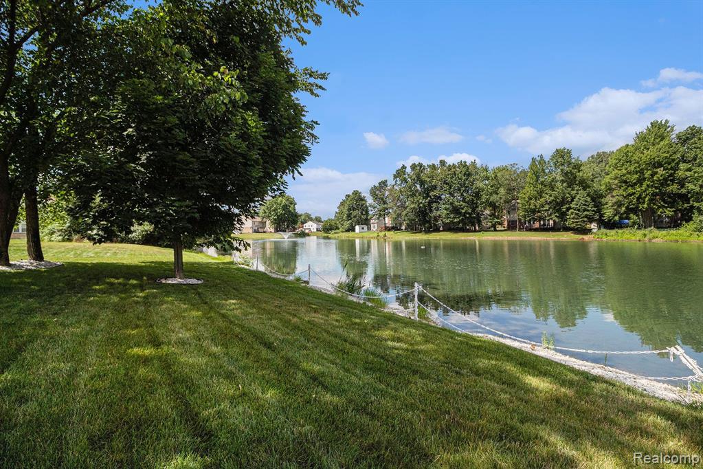 15893 PEBBLEBROOK Drive, Van Buren, MI 48111 — Photo 16