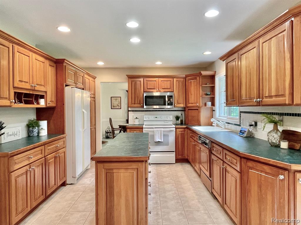 5173 Aintree Road, Rochester, MI 48306 — Photo 12