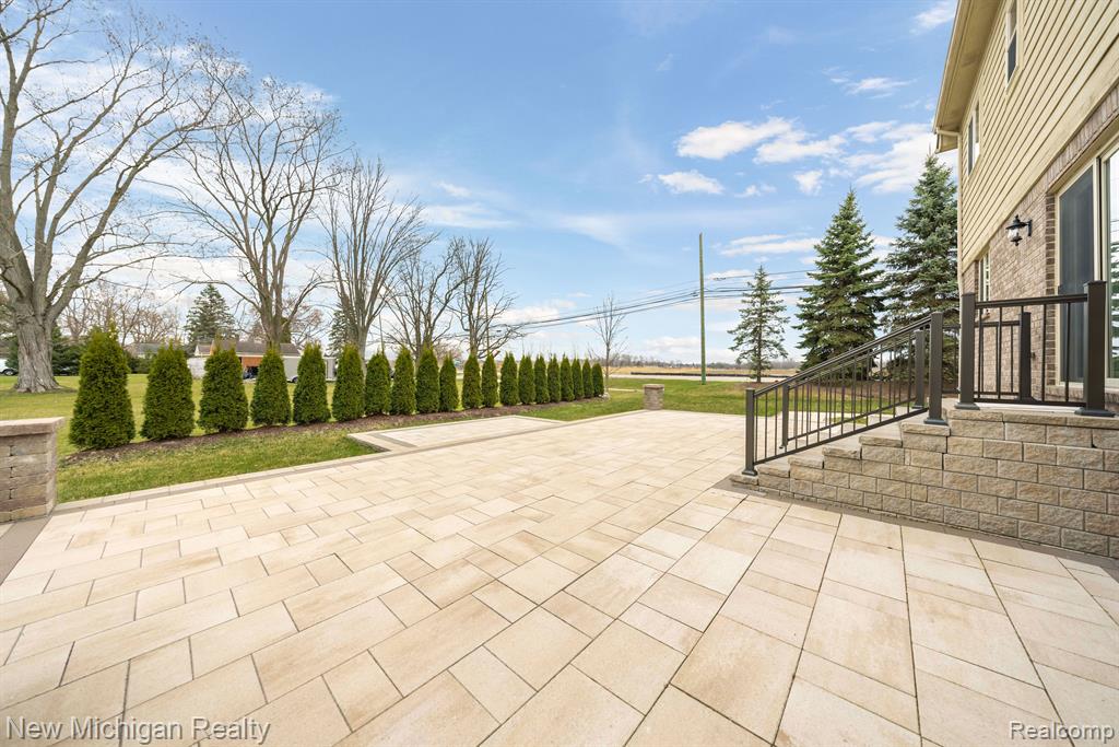 55038 TIMBERS EDGE Drive, Shelby Twp, MI 48316 — Photo 45