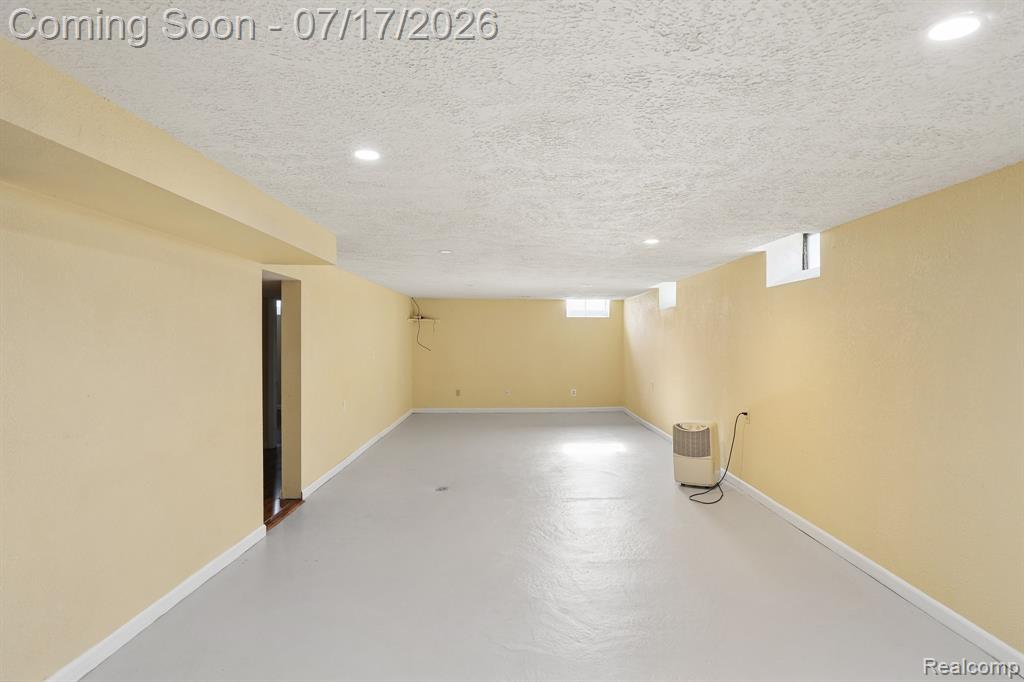 8325 N Hubbard Street, Westland, MI — Photo 27