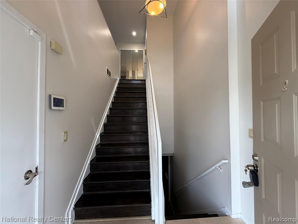 6677 Chimney Sweep, West Bloomfield, MI — Photo 3