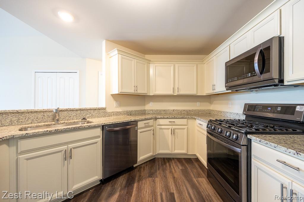 45814 Aragon Lane, Canton, MI 48187 — Photo 9