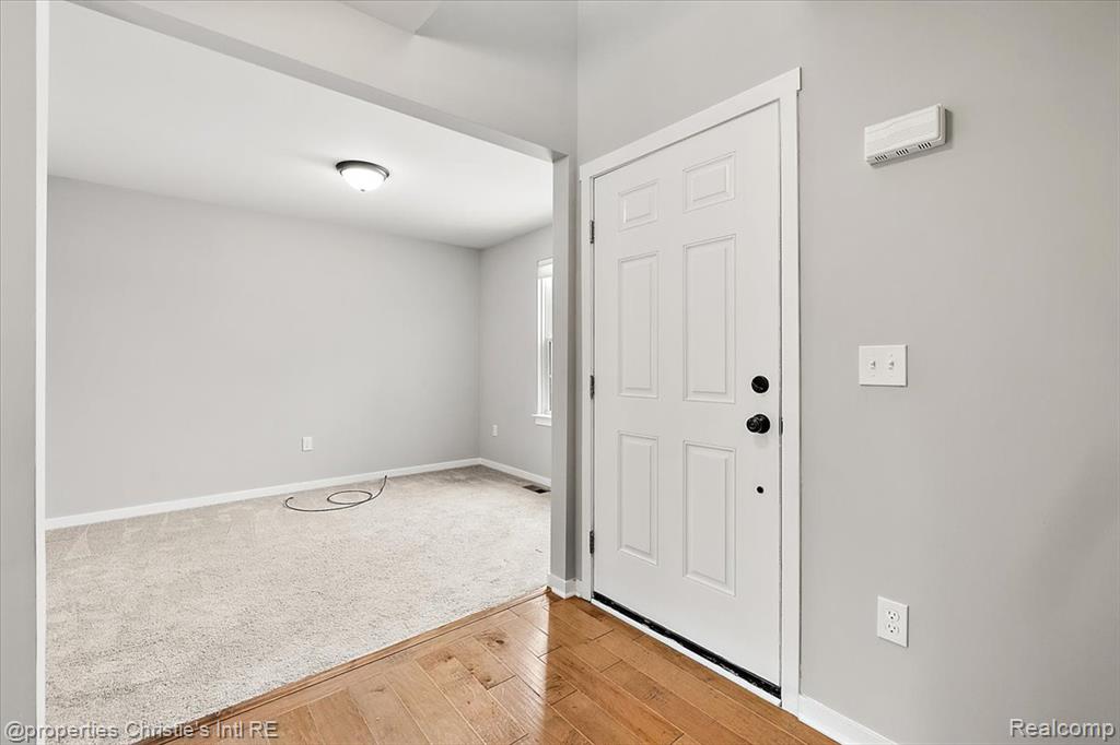 8740 Oak Ridge Trail, Westland, MI — Photo 6