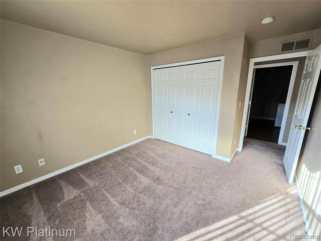 46225 CAVALIER Drive, Macomb, MI 48044 — Photo 9