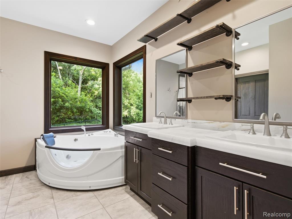 7055 Randall Drive, Fenton, MI 48430 — Photo 13