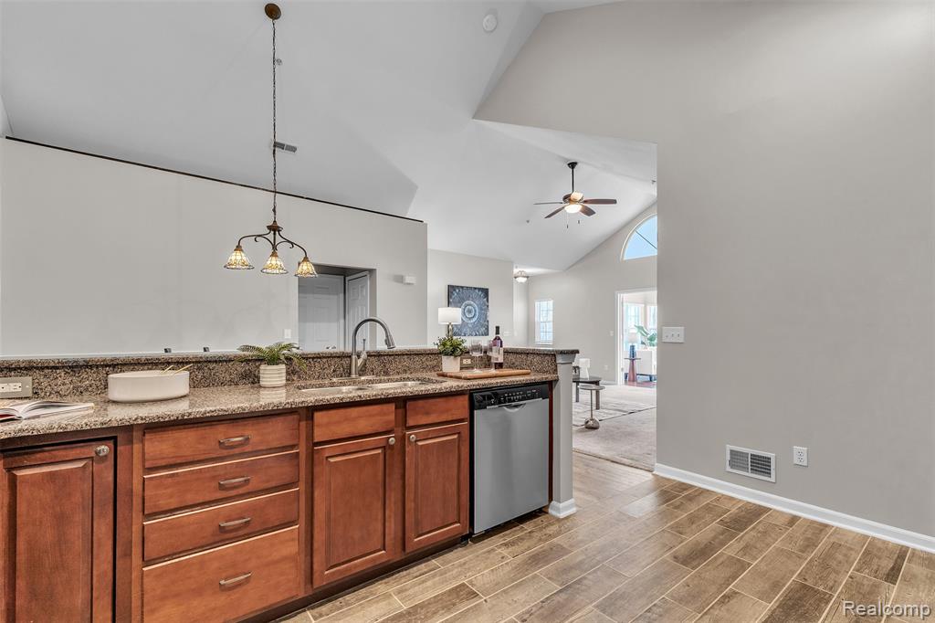1155 Abbey Court, Westland, MI — Photo 31