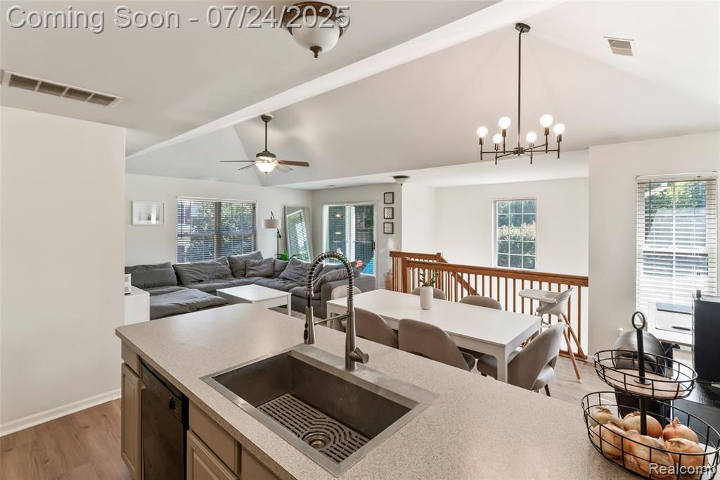 729 Amberly Dr, C, Waterford, MI 48328 — Photo 16