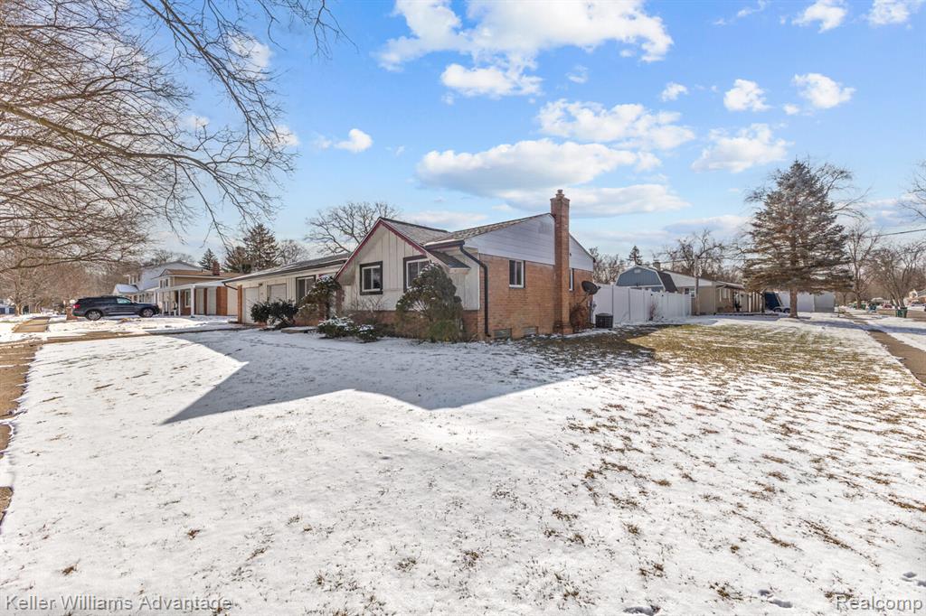 8735 Ringwood Drive, Commerce Twp, MI 48382 — Photo 3