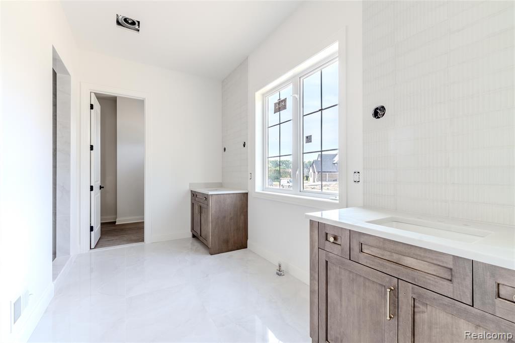 54237 Trieste Court, Shelby Twp, MI 48316 — Photo 18