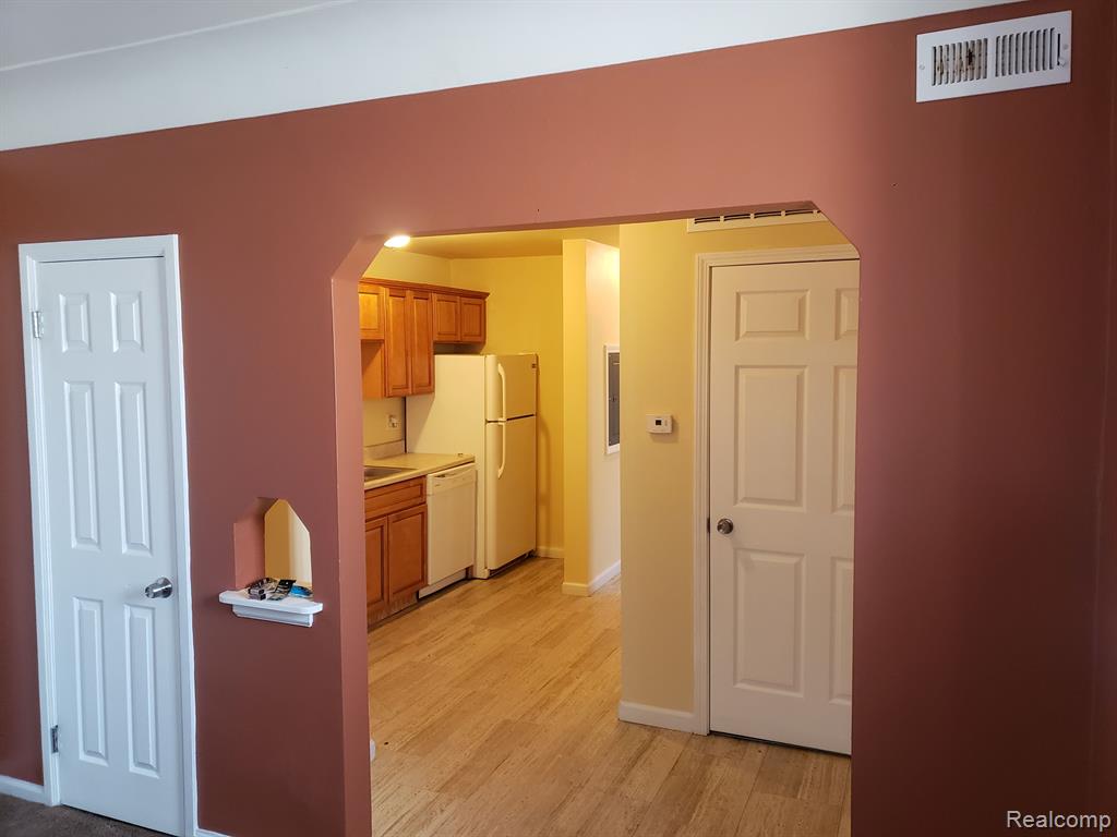 71 E GREAT LAKES Street, River Rouge, MI 48218 — Photo 2