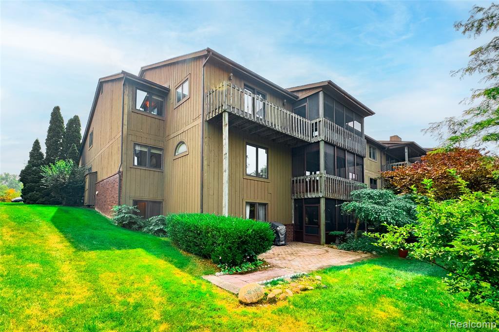 9830 Hawthorne Glen Drive, Grosse Ile, MI 48138 — Photo 2