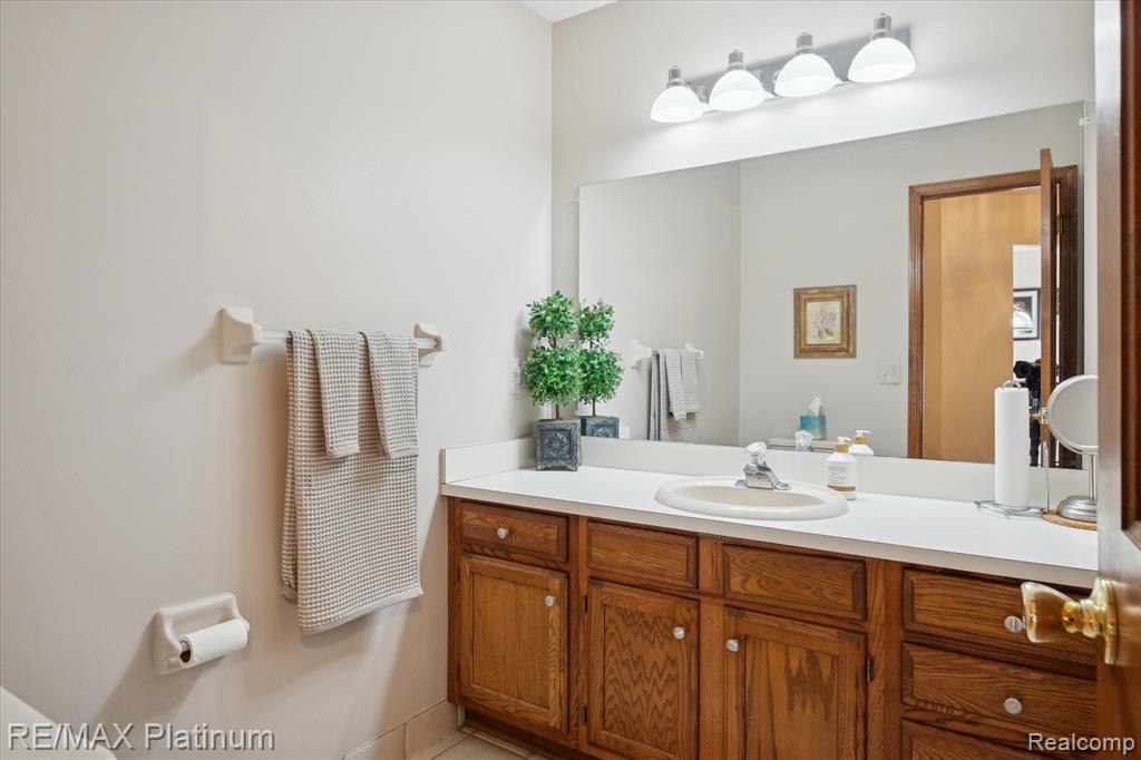 852 Woodridge Hills Drive, Brighton, MI 48116 — Photo 22