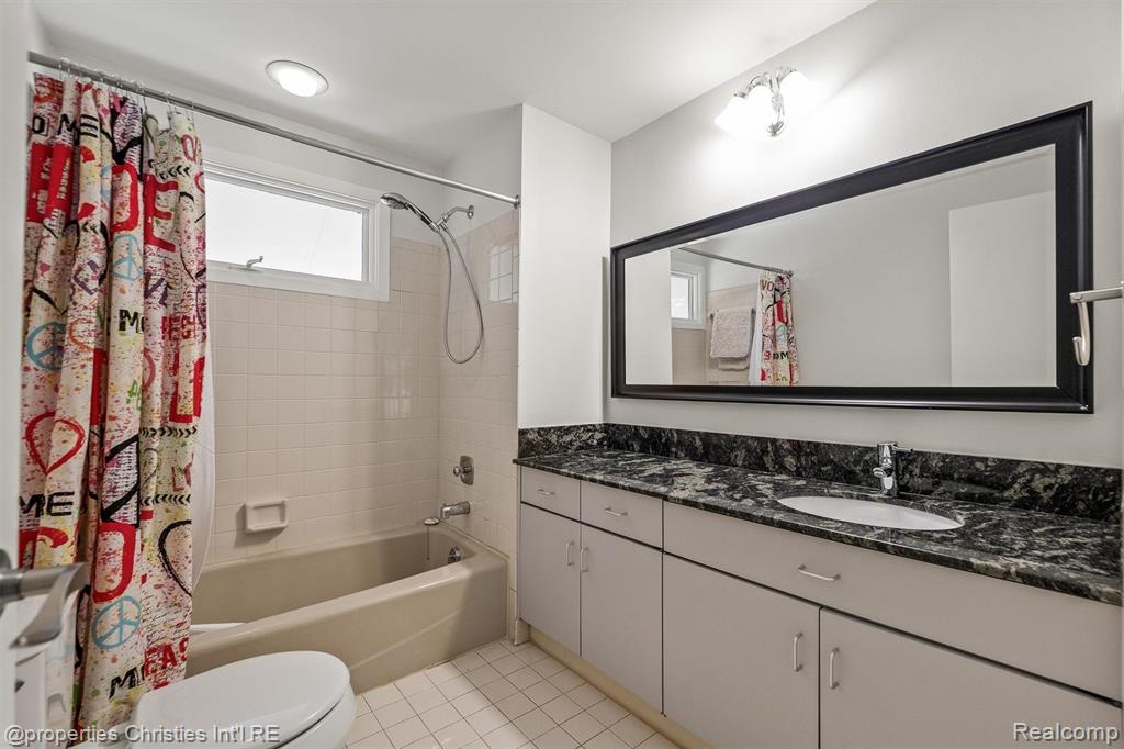 1060 Stratford Place, Bloomfield Hills, MI 48304 — Photo 33