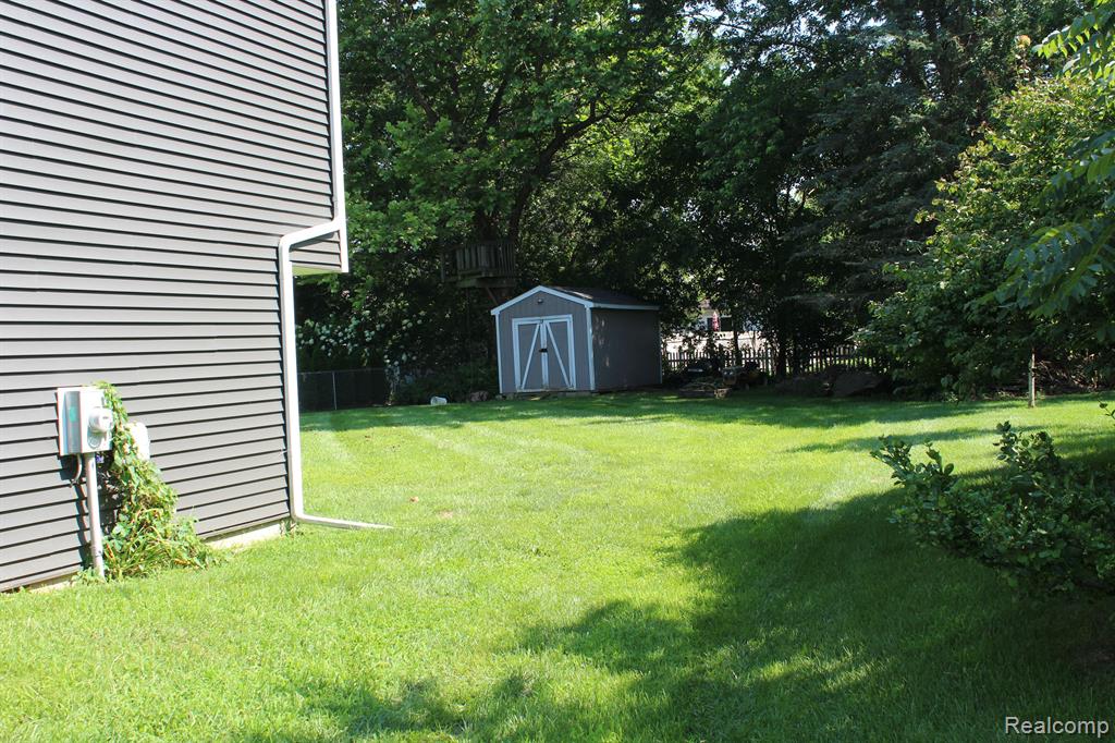 9025 GLASGOW Drive, White Lake, MI — Photo 25