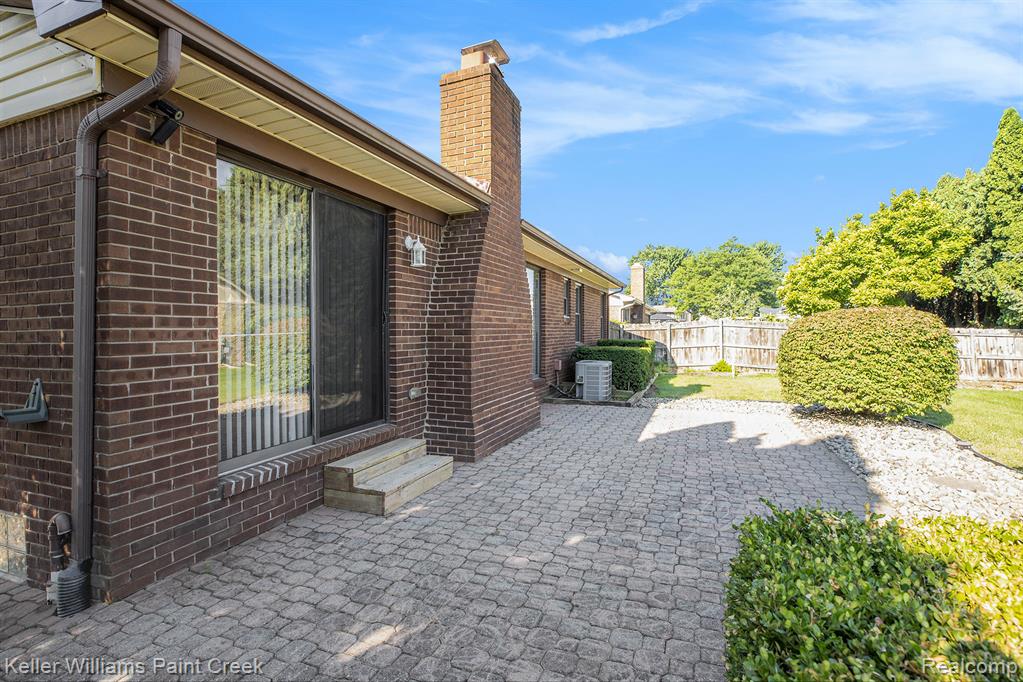 5055 Scarsdale Drive, Sterling Heights, MI 48310 — Photo 25