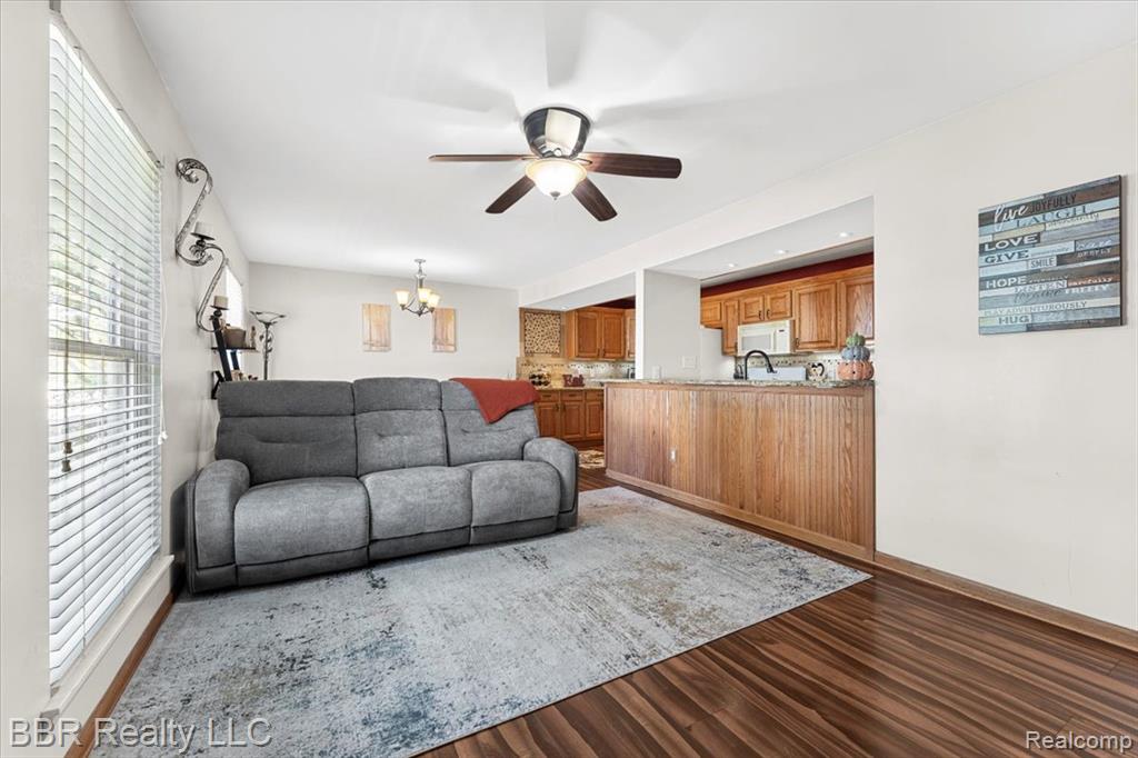28305 Greenbriar Way, Brownstown, MI 48183 — Photo 4
